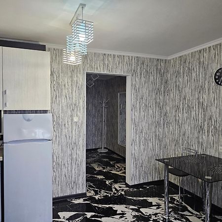 Black And White Apartment Chişinău Esterno foto