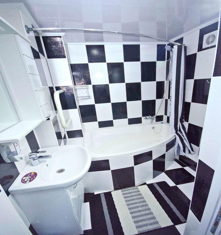 Black And White Apartment Chişinău Esterno foto