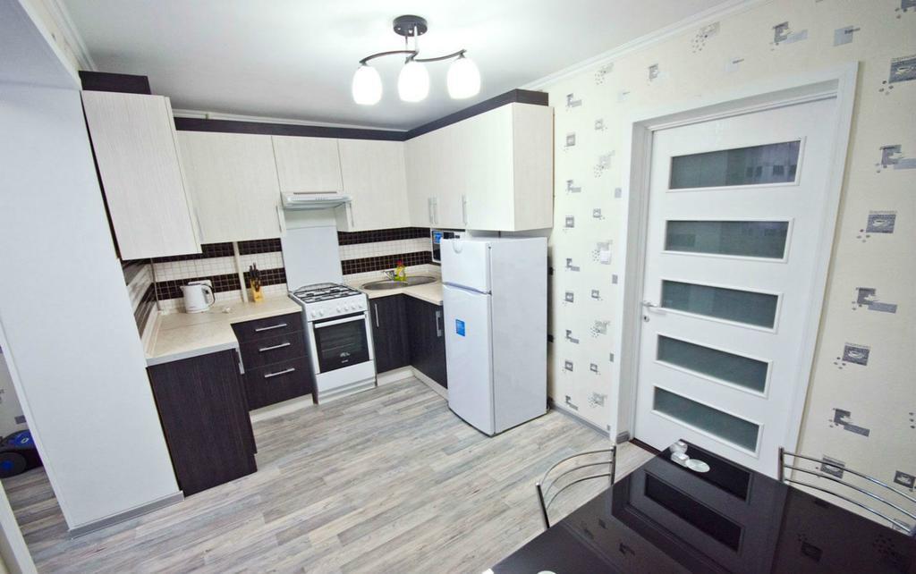 Black And White Apartment Chişinău Esterno foto